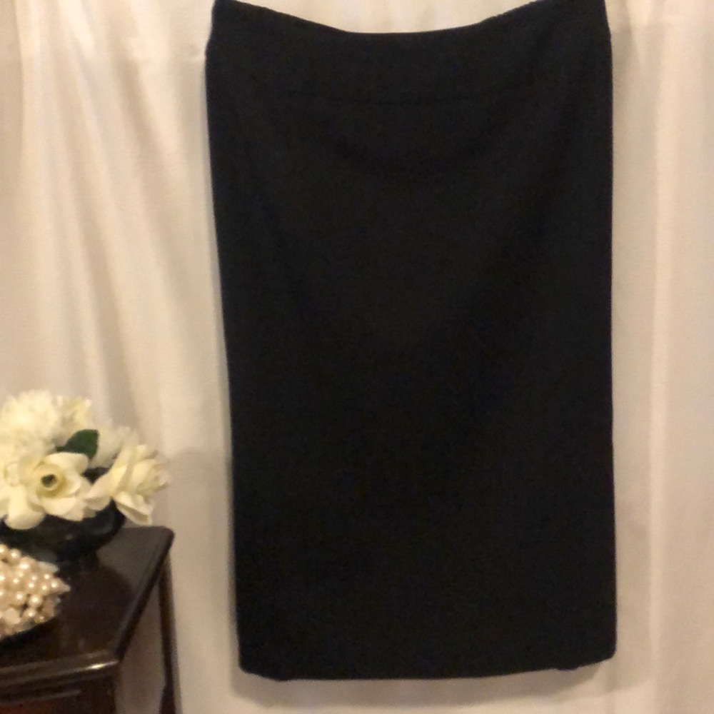 Pursuits, Ltd. woman straight black skirt size 20W